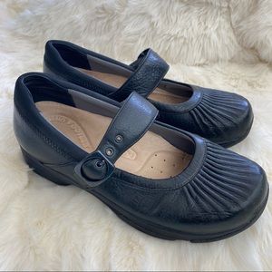 Dansko Kitty Mary Jane Black shoes